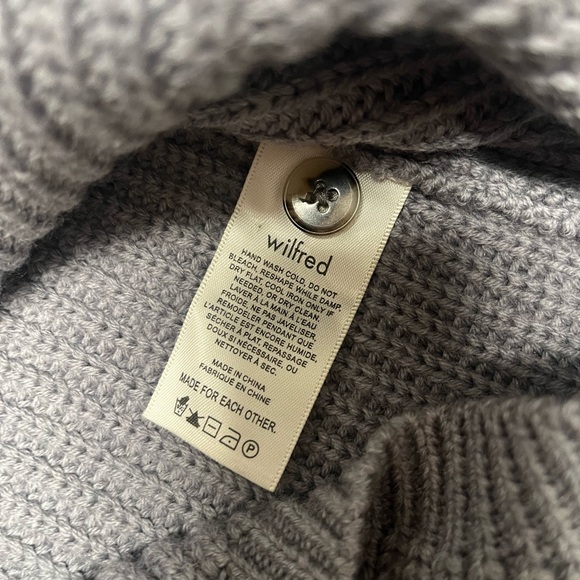 Aritzia Wilfred Sweater - Picture 4 of 4